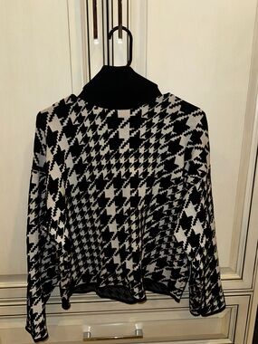 Black & White Houndstooth Knit Sweater